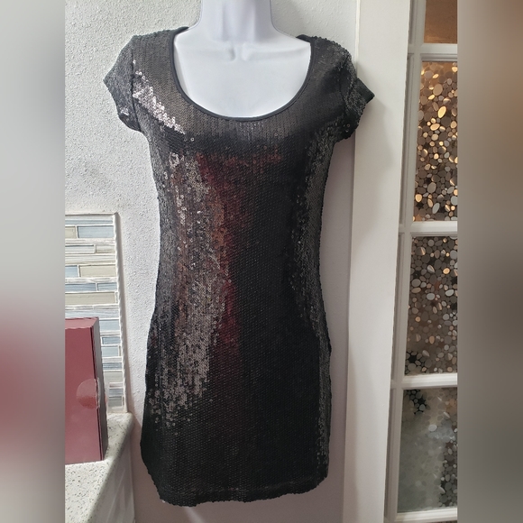 Black Sequin Demanding dressSize M - Picture 3 of 3